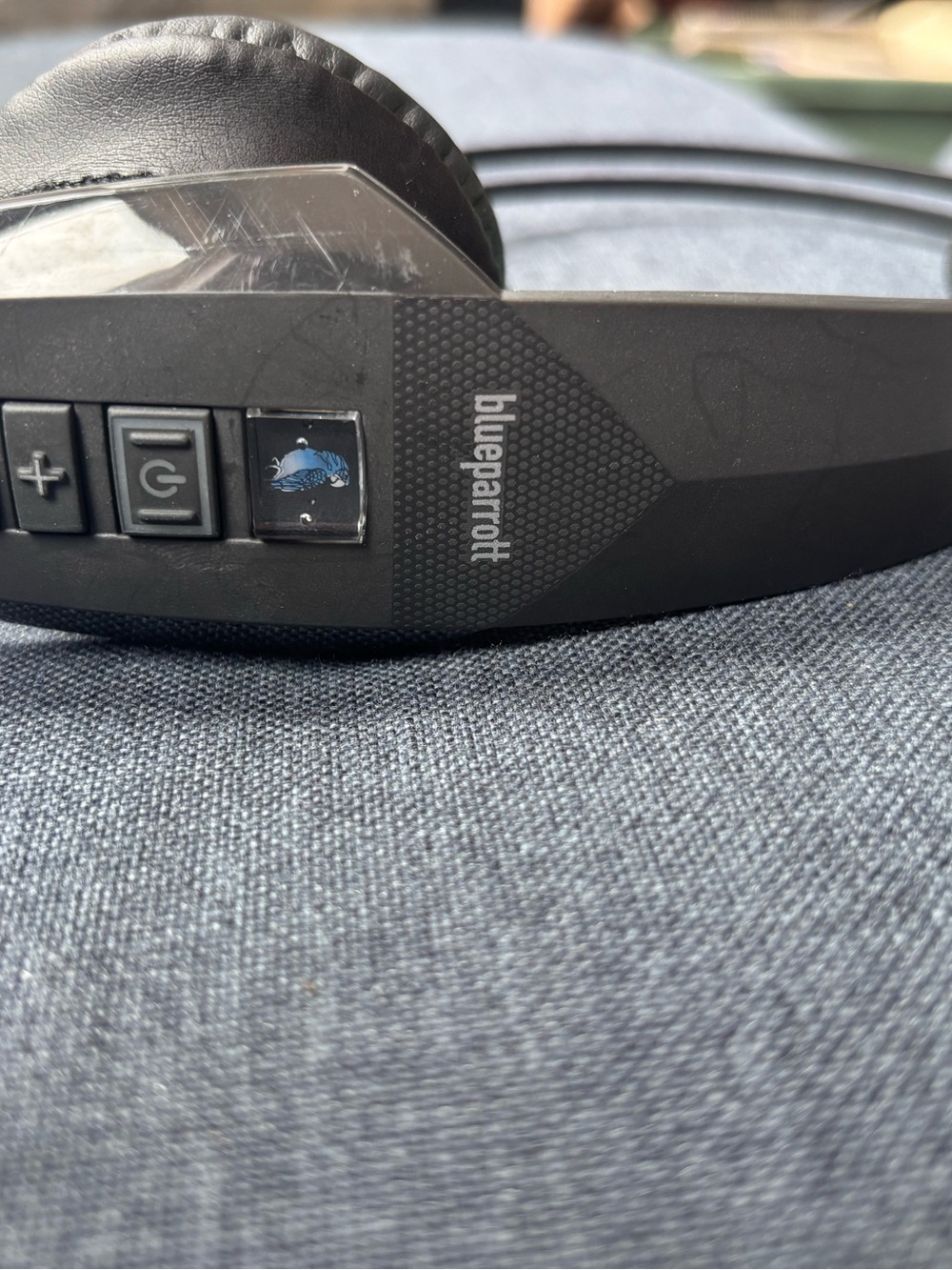 Parrot Black Over-Ear Bluetooth Headphones with Integrated Controls